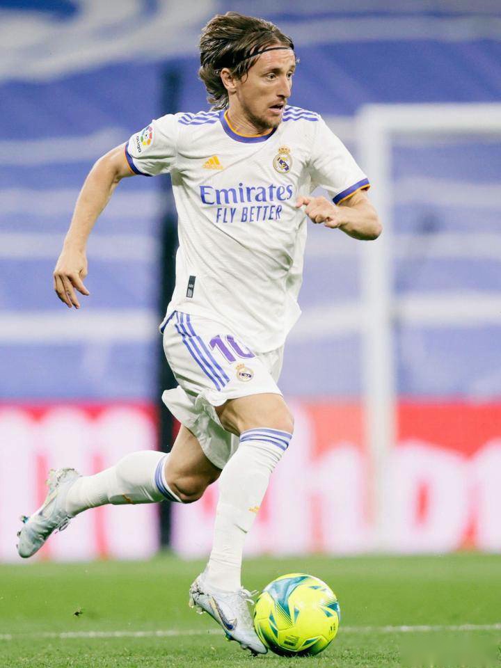 6分42秒，姆巴佩完成欧冠历史第二快帽子戏法