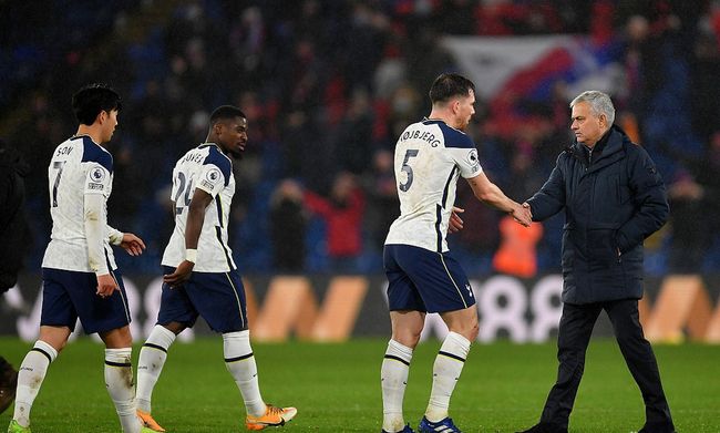 记者：弗拉霍维奇遭佛罗伦萨球迷种族歧视侮辱，导致比赛中断